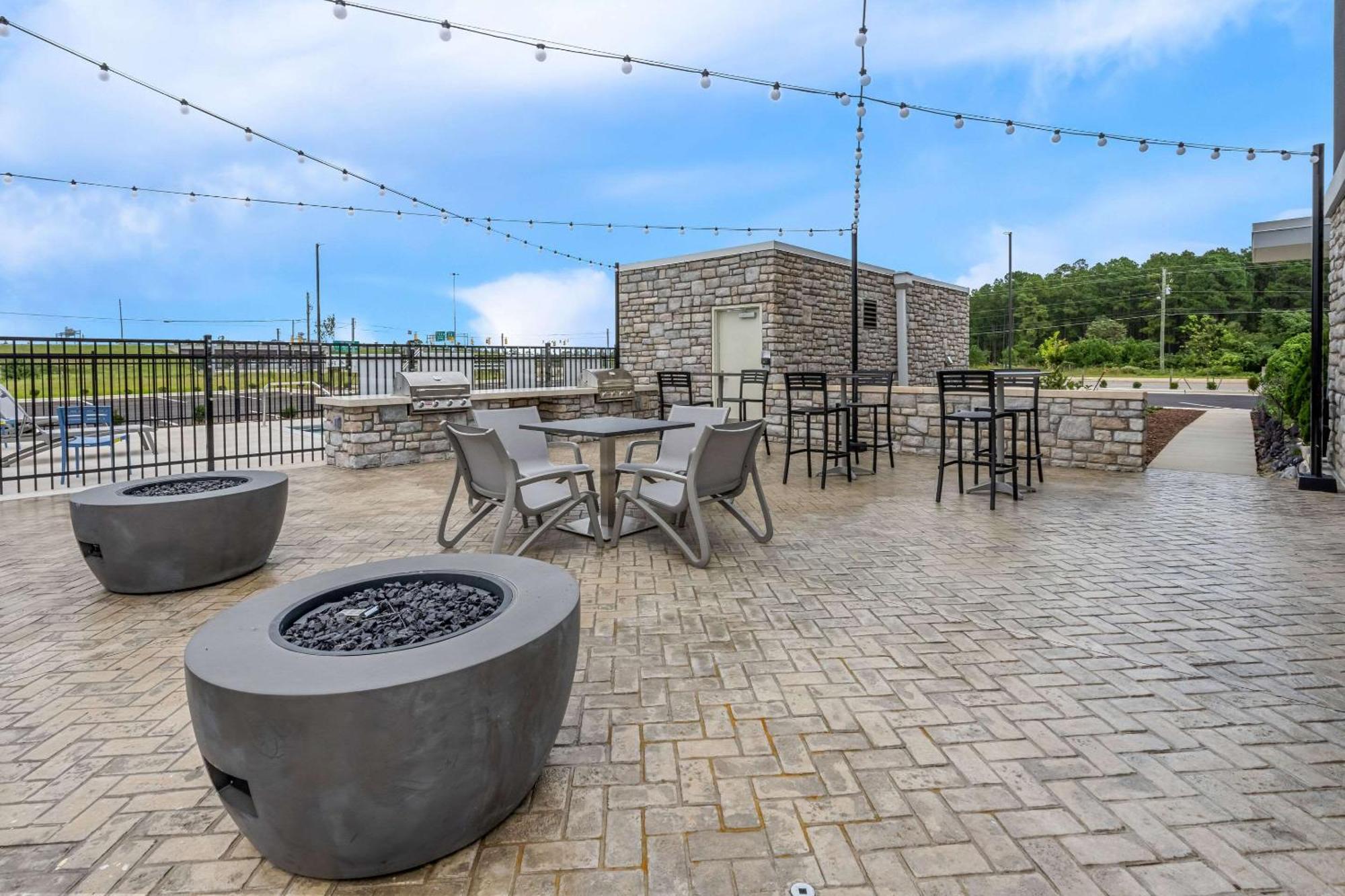 Everhome Suites Fayetteville Near Fort Bragg Buitenkant foto